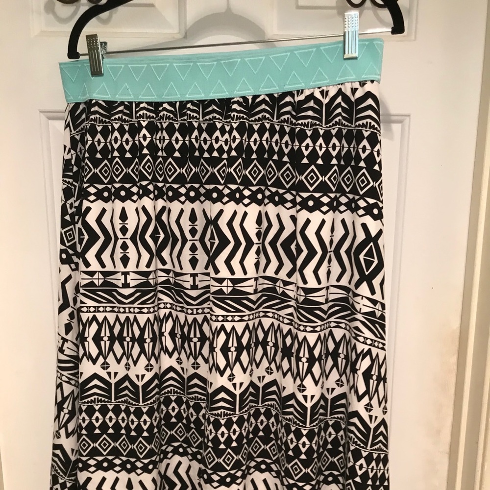 Black, white and teal Lola Skirt Lularoe NWOT